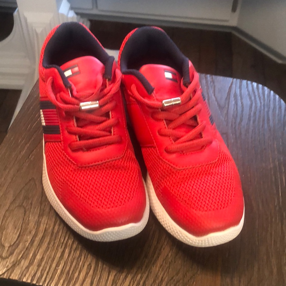 Red Tommy Hill figure size 3 kids shoes